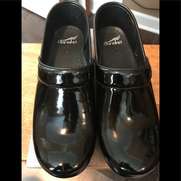 Dansko Shoes - MISSES DANSKO CLOGS SIZE 39/8.5-9. Patent NWT!